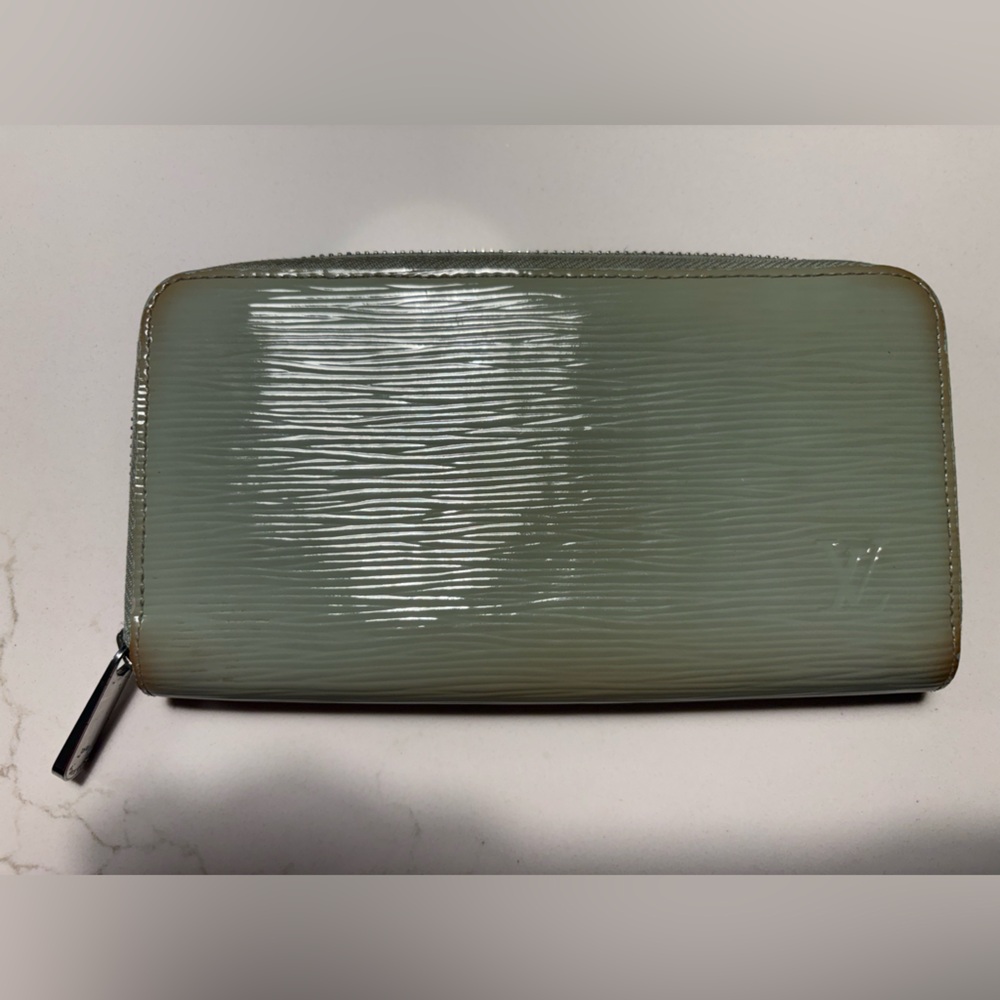 Louis Vuitton Epi zip around wallet